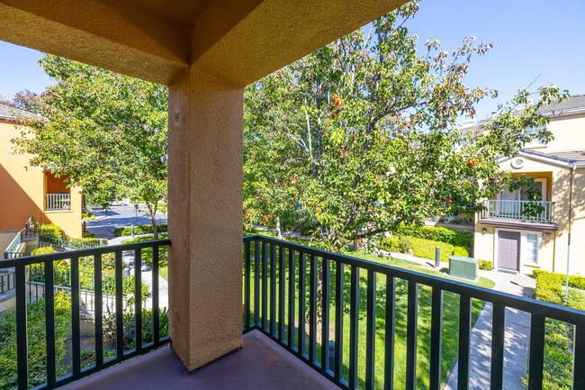 Building Photo - Spacious End-Unit Townhome in Gated Liberty Commons