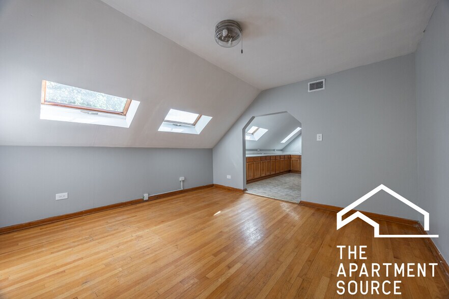 Building Photo - 2655 W Homer St