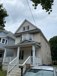 Building Photo - 66 Woodside Ave