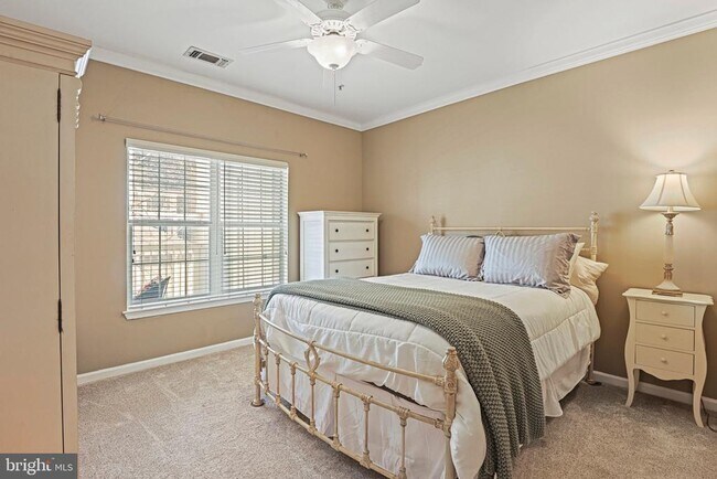 Building Photo - 1701 Lake Shore Crest Dr