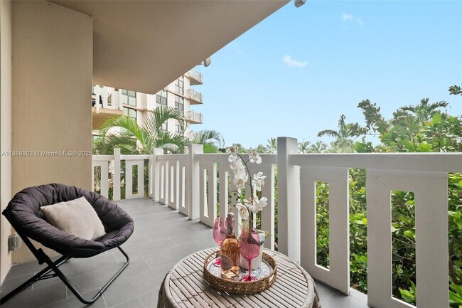 Building Photo - 1121 Crandon Blvd