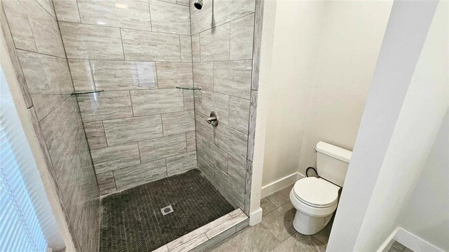 Building Photo - 1424 NE 10th St