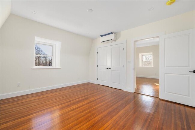 Building Photo - 67 Perry St