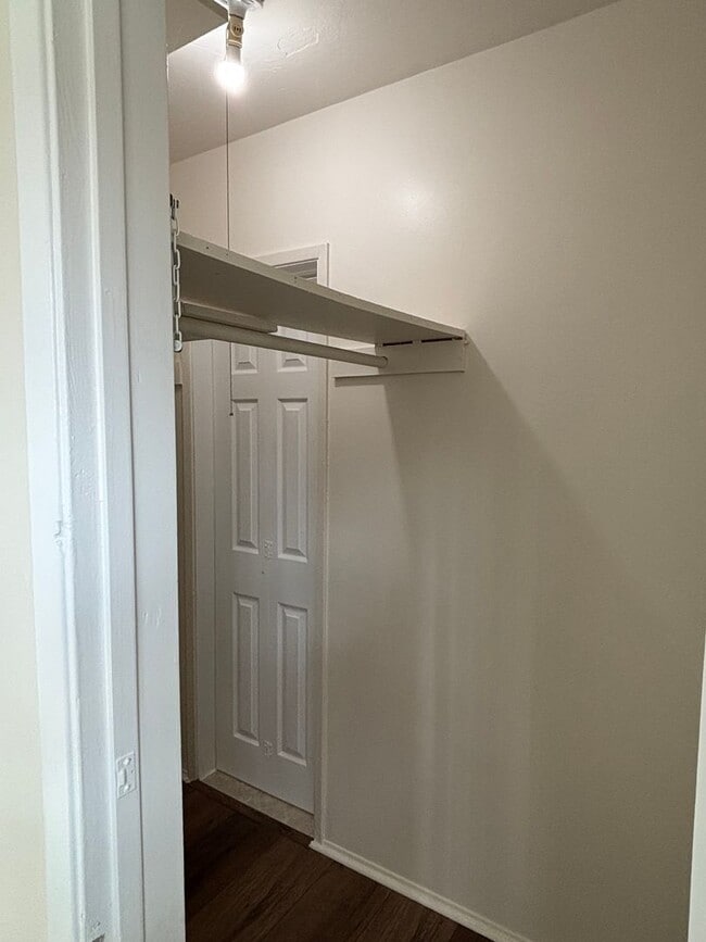 Building Photo - 2400 E 130th St