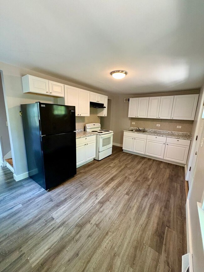 Building Photo - 65-67 Ridgeview Circle