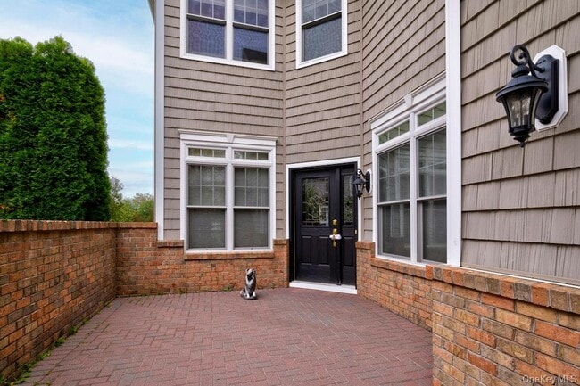 Building Photo - 702 Equestrian Way