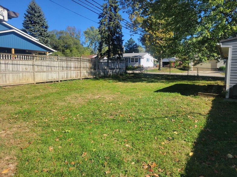 Building Photo - 1612 Lucks Rd