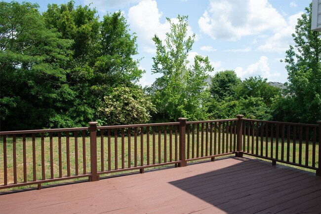 Building Photo - 144 Vail Ct