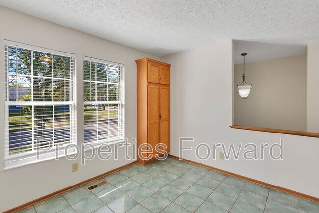 Building Photo - 2246 Shirlene Dr