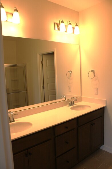 Building Photo - 7803 Flatrock Park Dr