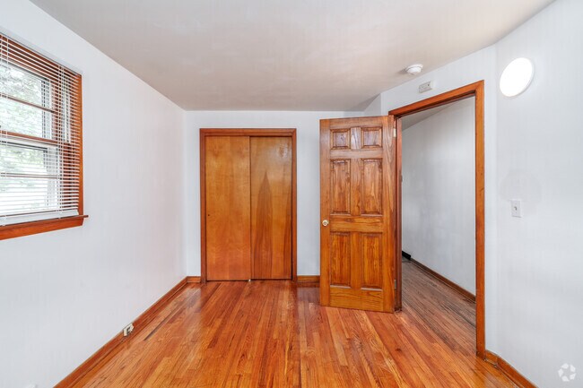 2BR, 1BA - 900SF - Primary Bedroom - Lincoln Hill Community
