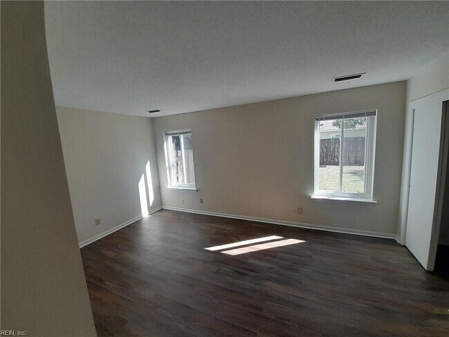 Building Photo - 5719 Earnhardt St