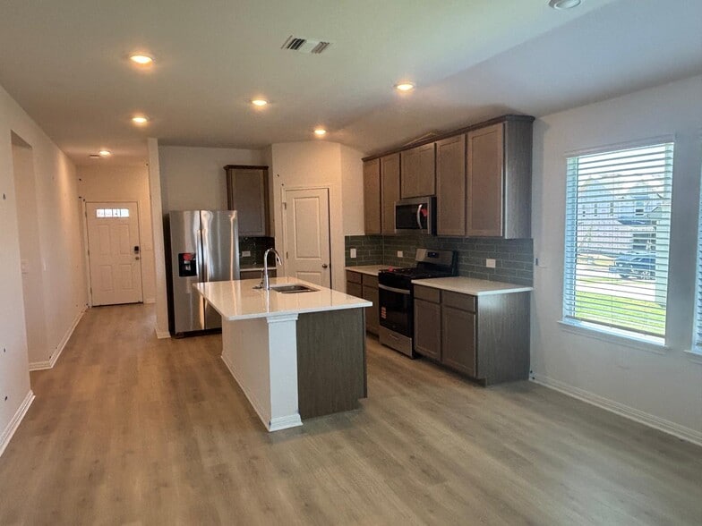 Building Photo - 5000 Stockton Ln