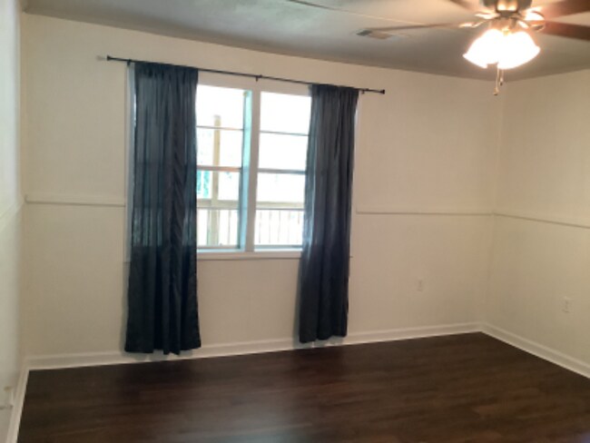 Building Photo - 200 Martin Dr