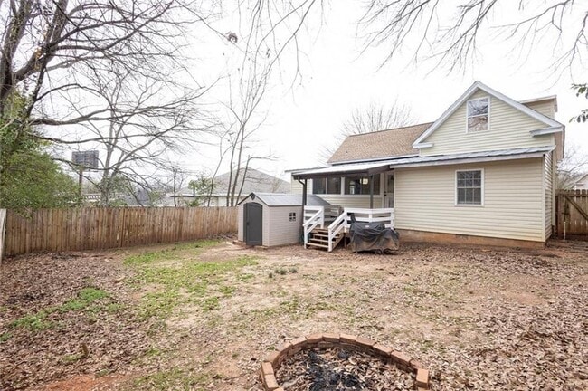 Building Photo - Cozy 4 Bed, 3 Bath Home Near Downtown Opelika!