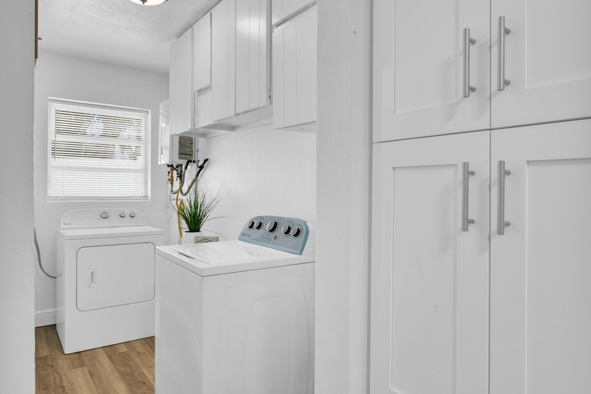 Building Photo - 702 Sunset Dr