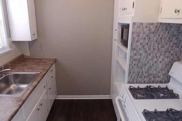 Kitchen includes refrigerator, oven and micro - 2809 W 13 Mile Rd
