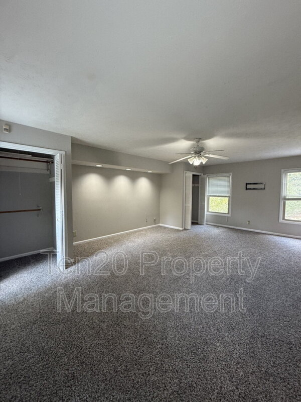 Building Photo - 3812 Wingate Dr