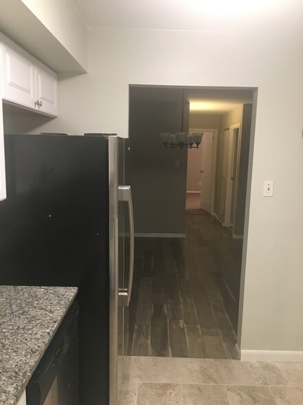 Kitchen - 57003 Delaire Landing Rd