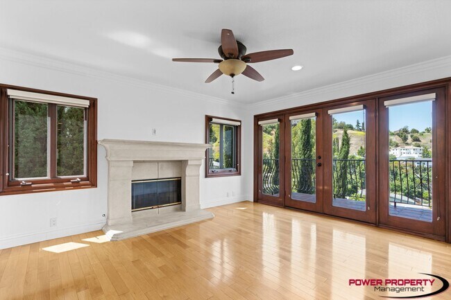 Building Photo - Spacious 5-Bedroom Home with Modern Amenit...