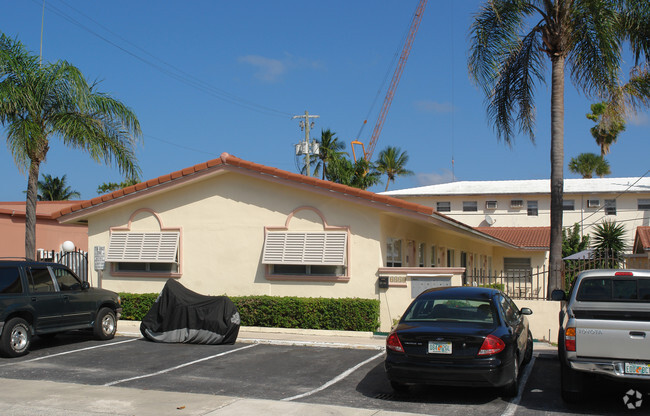 Primary Photo - Sea Breeze Apartments