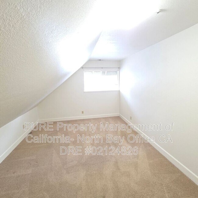 Building Photo - 21 Meadowbrook Ct