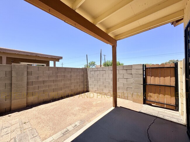 Building Photo - 3422 N Fontana Ave