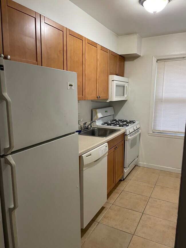 Building Photo - 2710 Fort Baker Dr SE