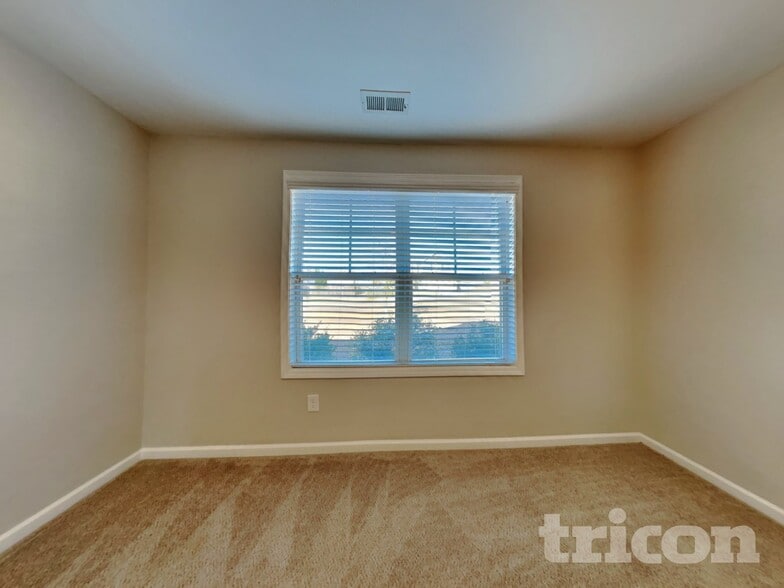 Building Photo - 295 New Castle Ln