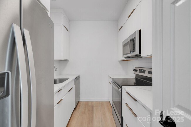 Building Photo - 224 N Poplar St