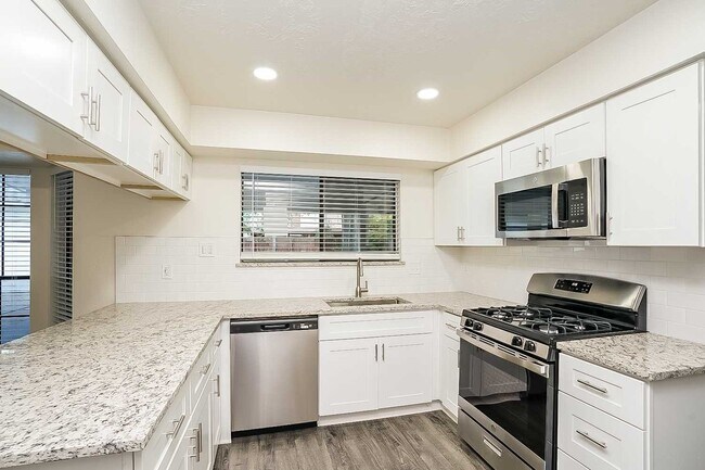 Building Photo - 7838 Sunny Ridge Dr