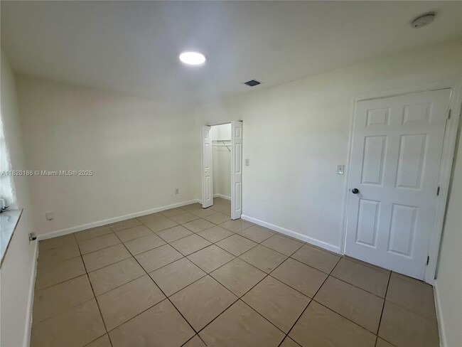 Building Photo - 1146 NW 46th St
