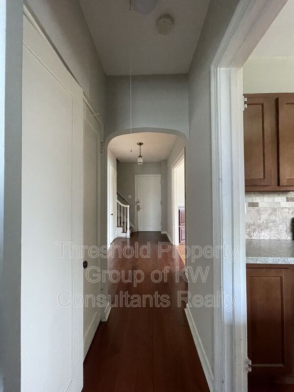 Building Photo - 2208 Arlington Ave