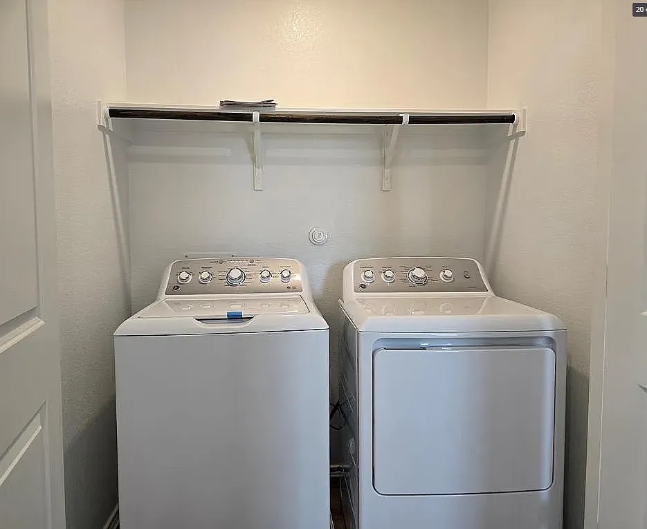 Building Photo - Room in House on Willkomen Way