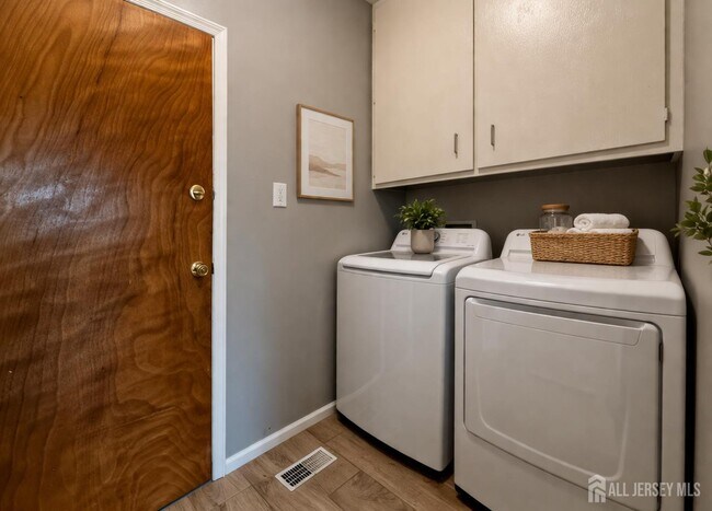 Building Photo - 6 Allison Dr