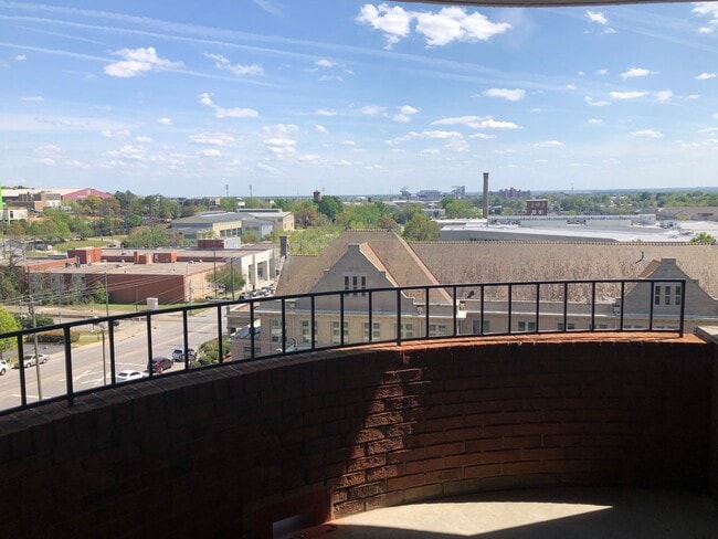 Building Photo - wh601