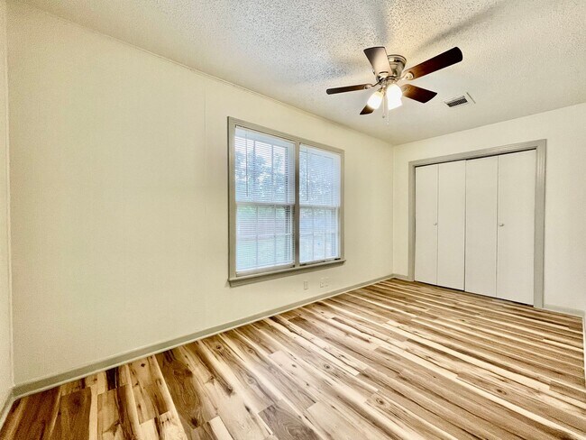 Building Photo - 619 Barbara Dr