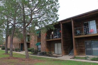 Building Photo - 904 University Oaks Blvd