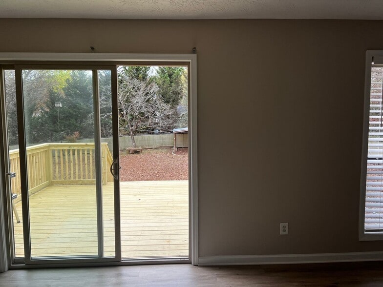 Building Photo - 1601 Cumberland Trce