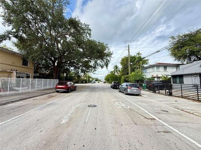 Building Photo - 521 NE 62nd St