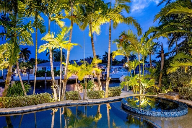 Building Photo - 940 Greenbriar Dr