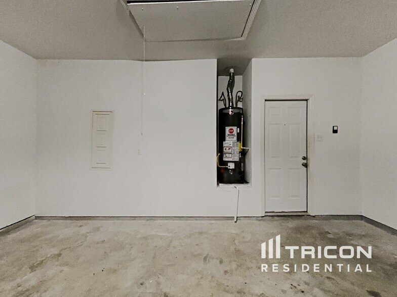 Building Photo - 7123 Durango Creek Dr