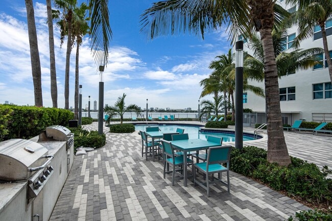 Building Photo - 7501 E Treasure Dr