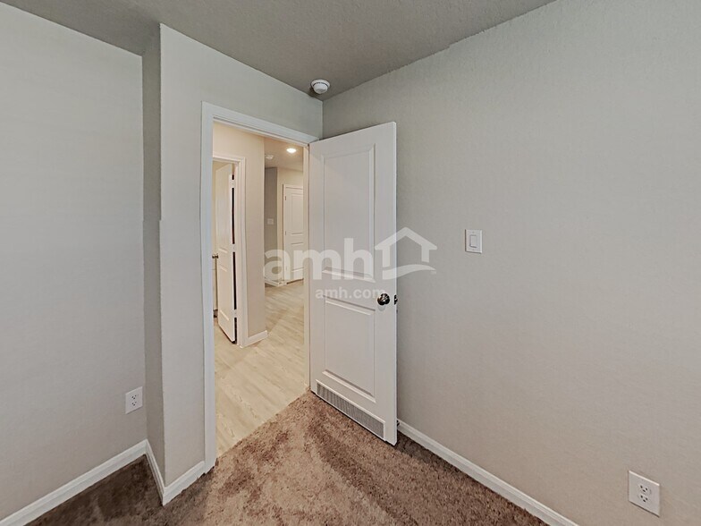 Building Photo - 9978 Sarrebourg St