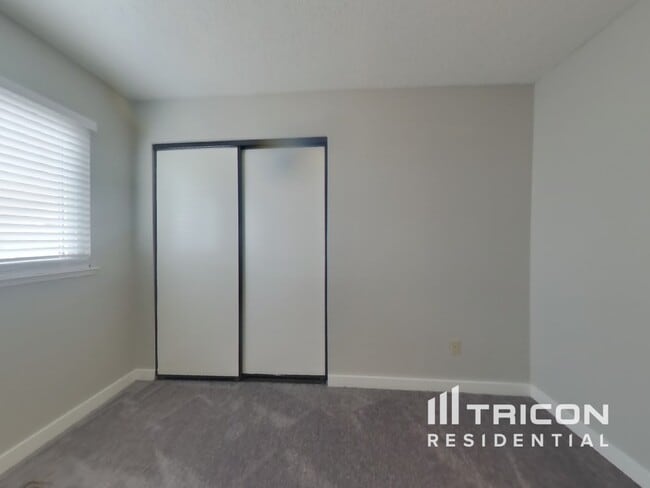 Building Photo - 801 Newport Way