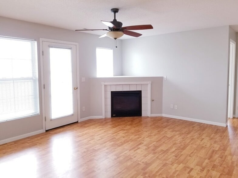 Building Photo - 1230 Murray St NE #5