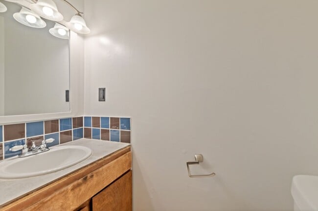 Building Photo - Gypsum 3261-3267