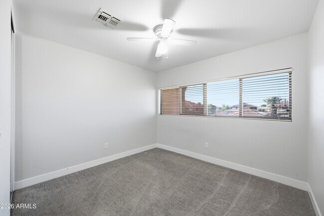 Building Photo - 10617 W Daley Ln