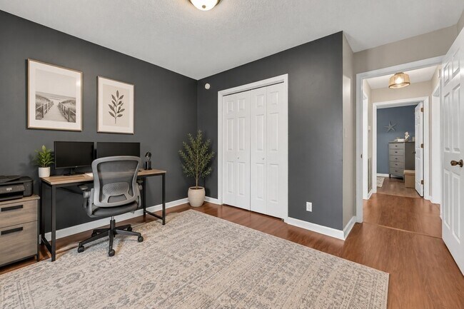 Building Photo - 203 Parrot Dr