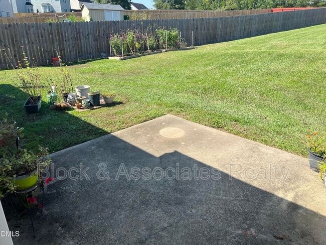 Building Photo - 1420 Dexter Ridge Dr